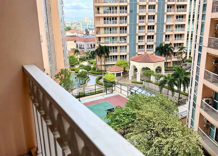 Stylish Near Venice Mall , Wi-fi * Manila